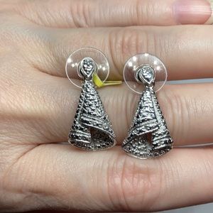 NWT Karis Collection Diamond earrings J-58